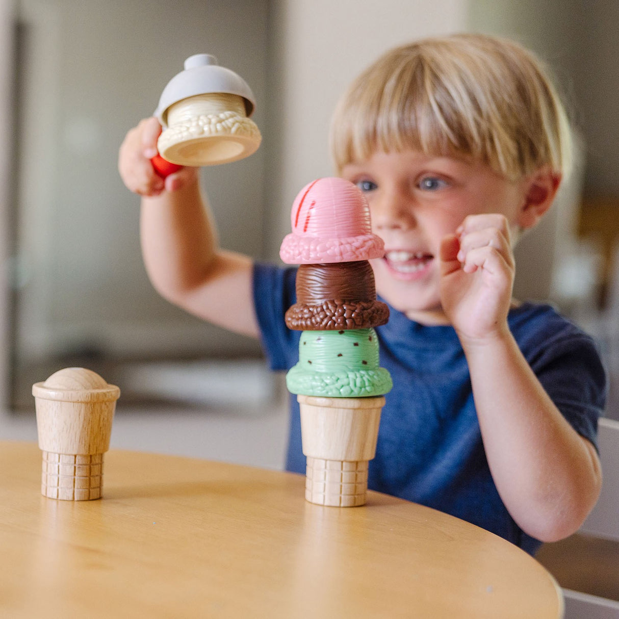 Melissa & Doug Multifarvet Leketøy Scoop & Stack Ice Cream Cone Playset