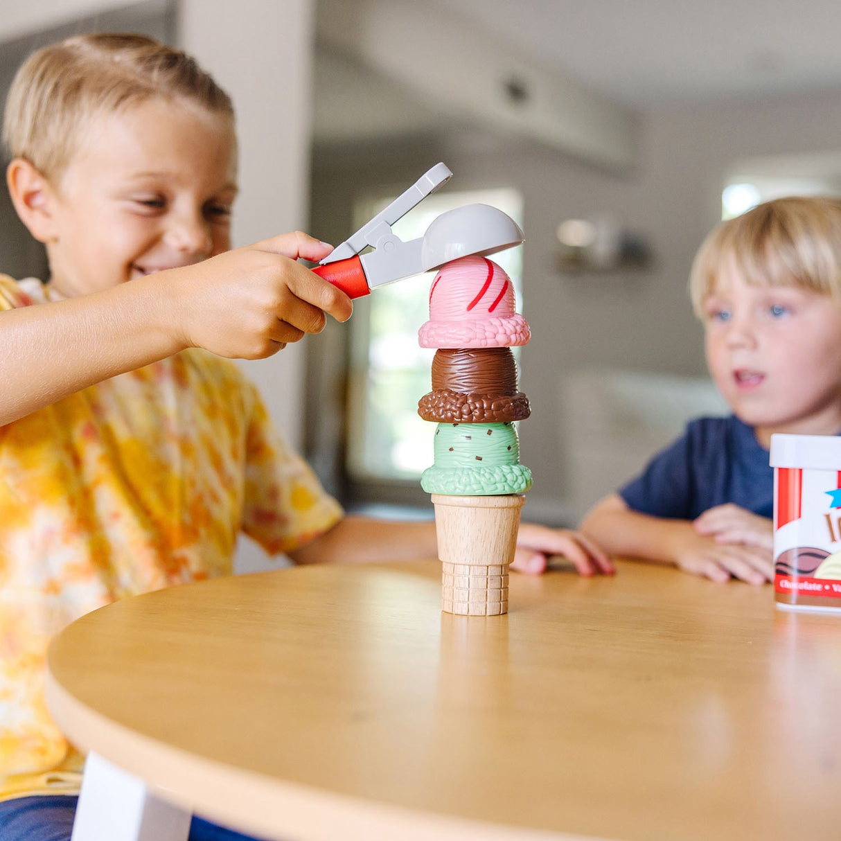 Melissa & Doug Multifarvet Leketøy Scoop & Stack Ice Cream Cone Playset