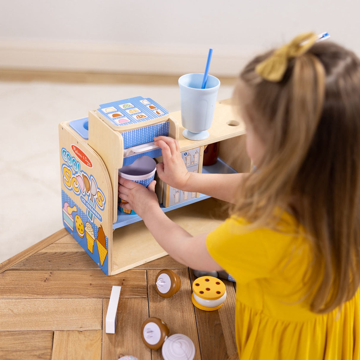 Melissa & Doug Multifarvet Cool Scoops Ice Creamery Wooden Counter