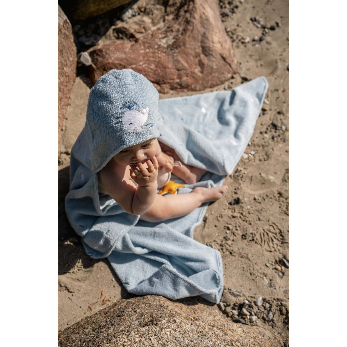 FILIBABBA Christian's Whale Tales Broderet Badehåndklæde Med Hette GOTS