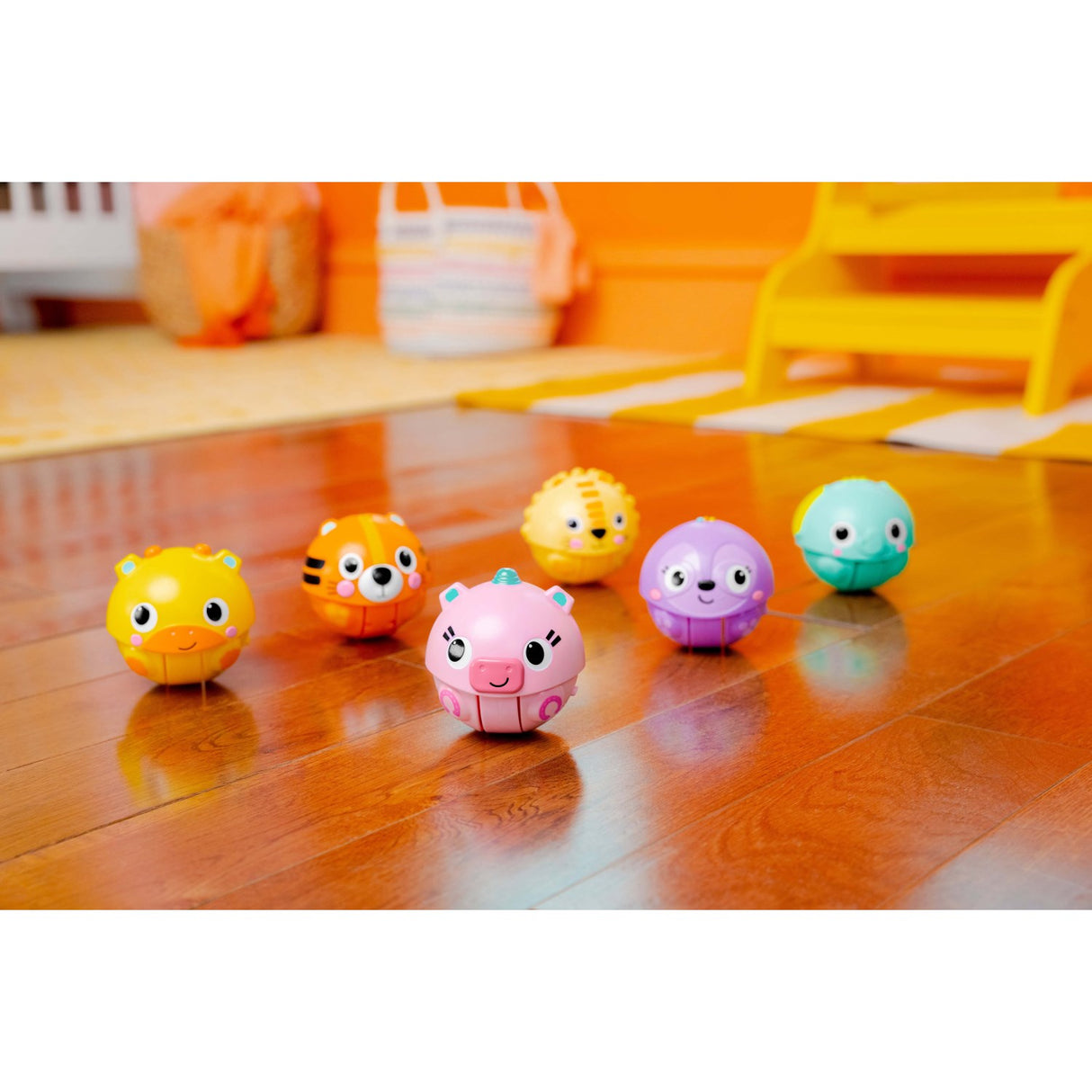 Bright Starts Giggables™ Roll & Chase Leketøy