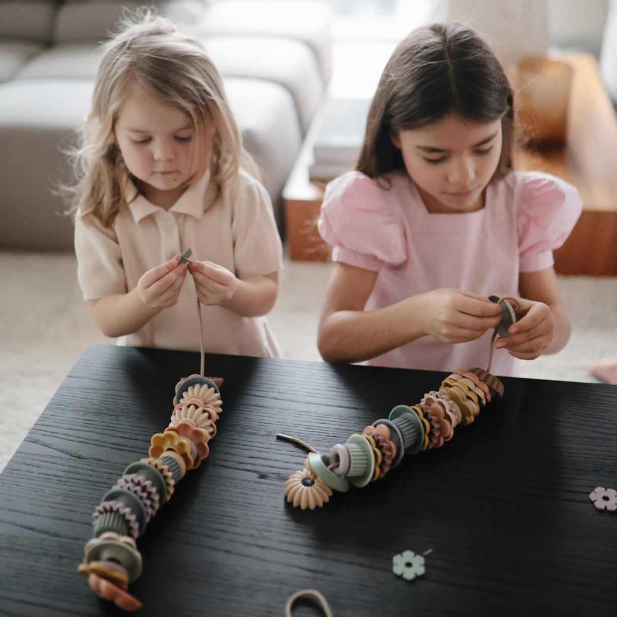 Mushie Multi Mushie Bead Lacing Leketøy Sett