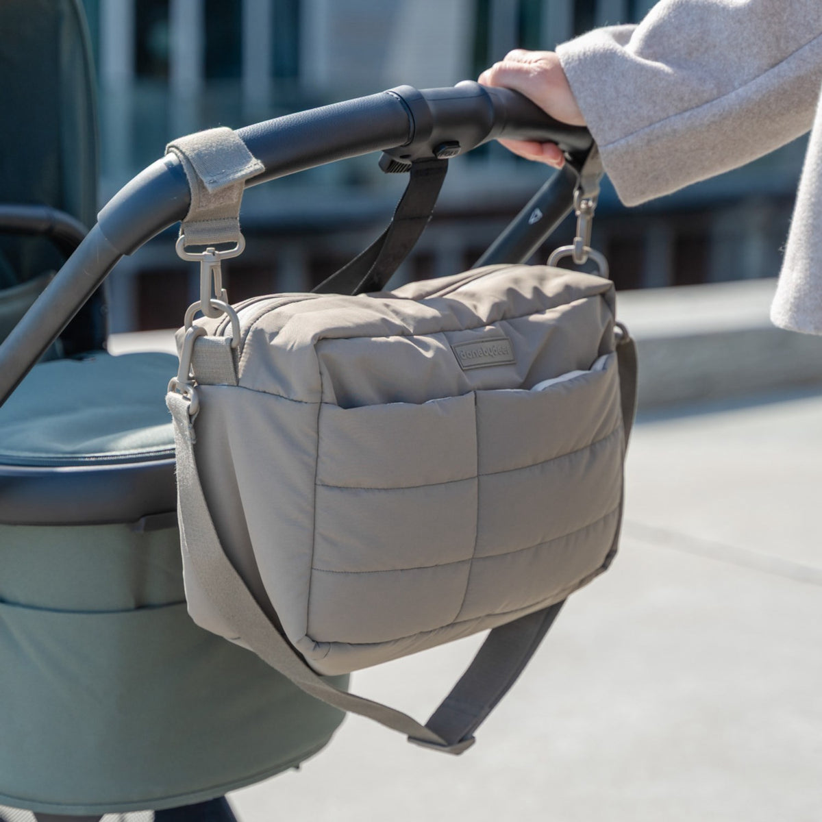DonebyDeer Taupe Vattert Stroller Veske