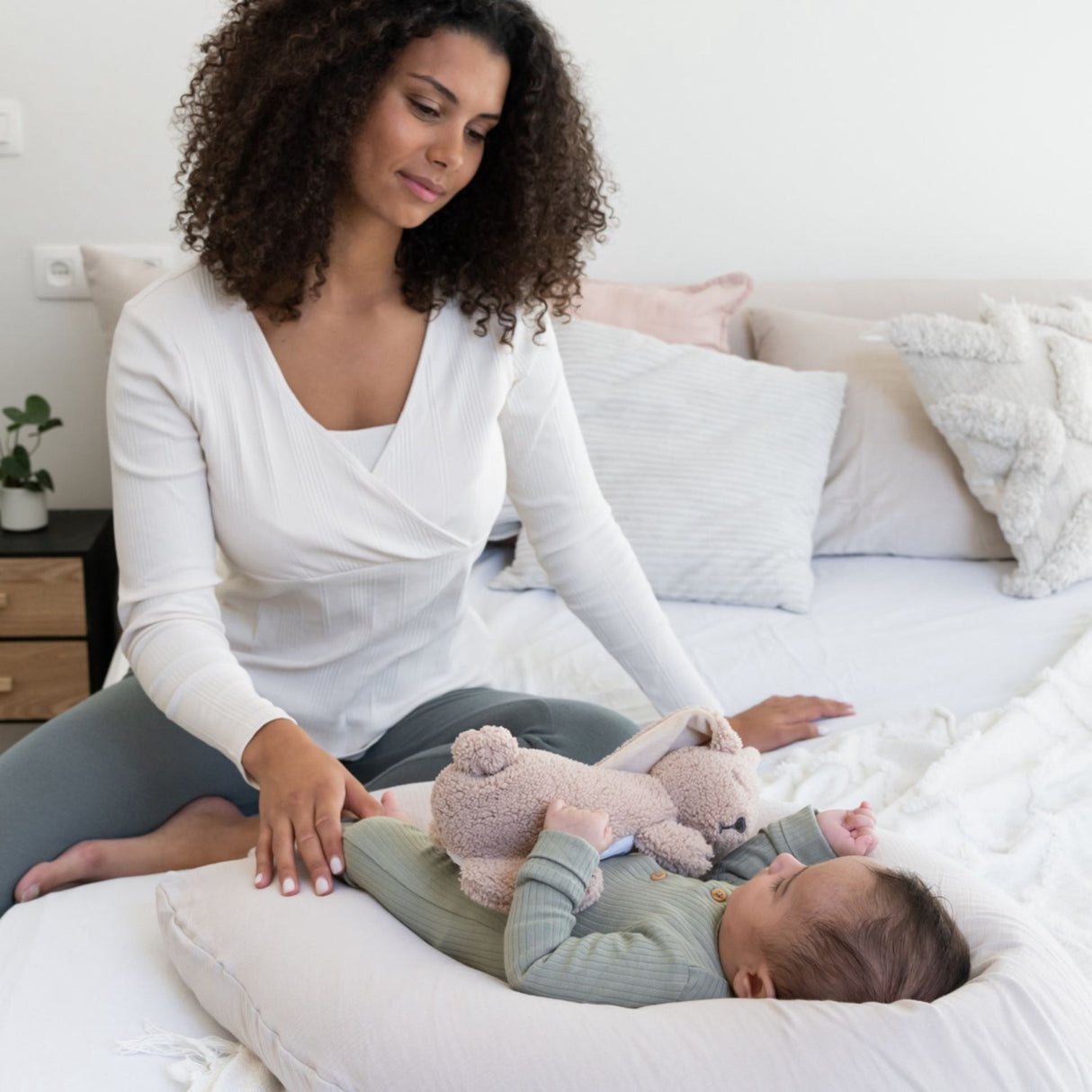 Doomoo Beige Basic Nursing & Pregnancy Pute