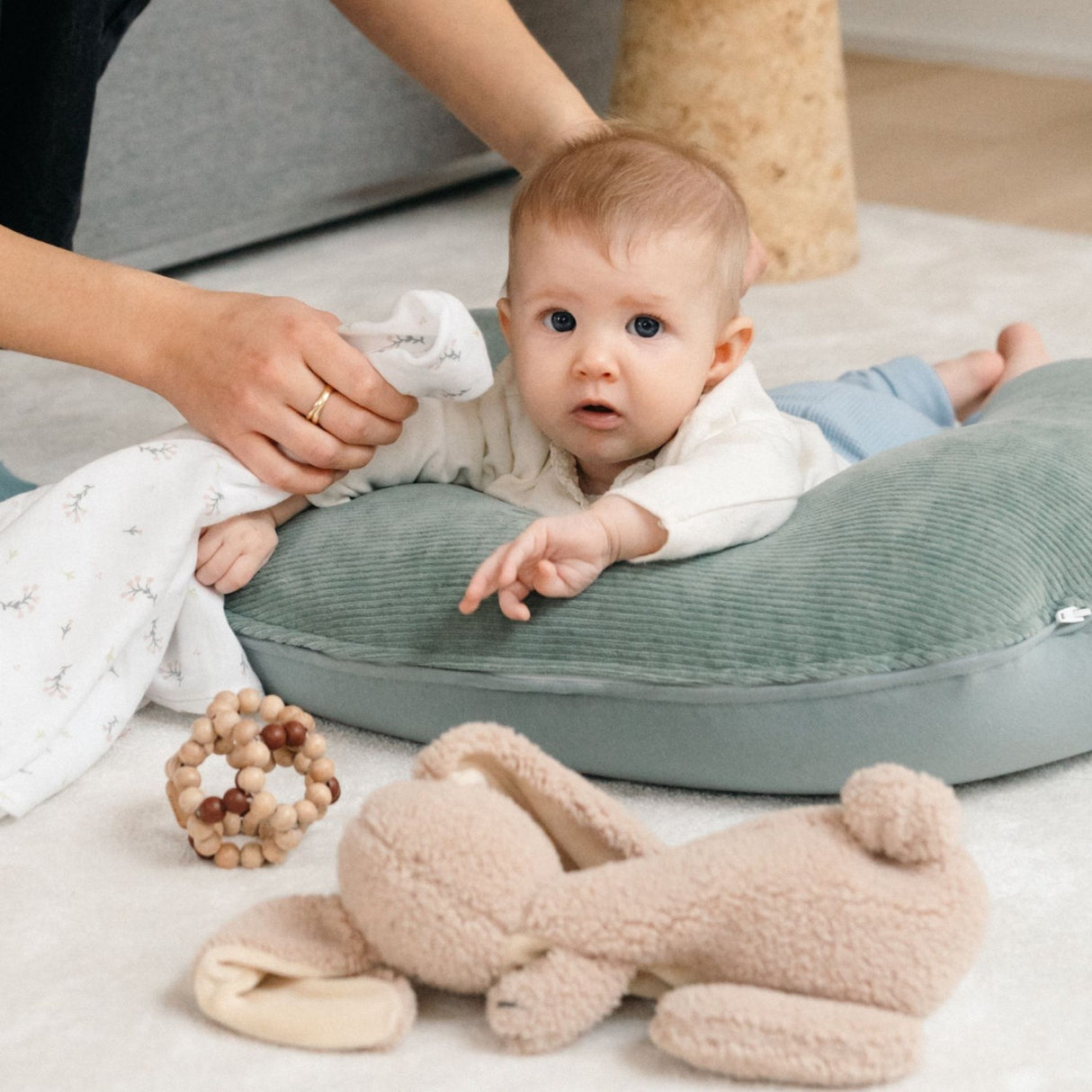 Doomoo Corduroy Khaki Nursing Pute