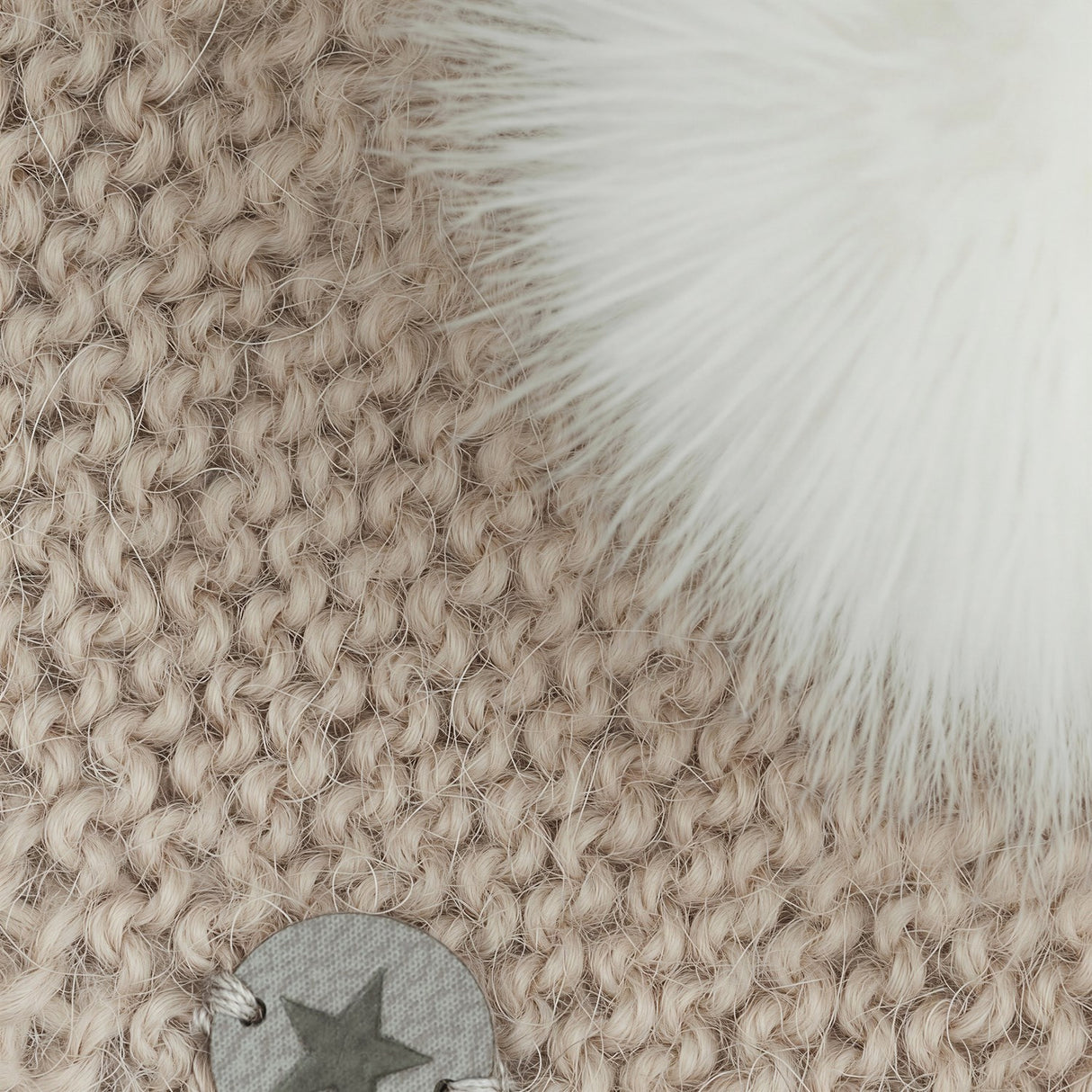 Huttelihut Off-White Bonnet Ull Strikk Alpaca Pompom