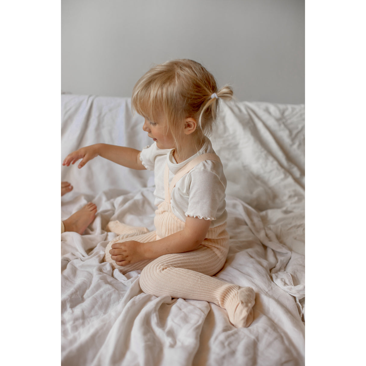 Silly Silas Hippy Footed Strømpebukser Med Braces Silky Peach
