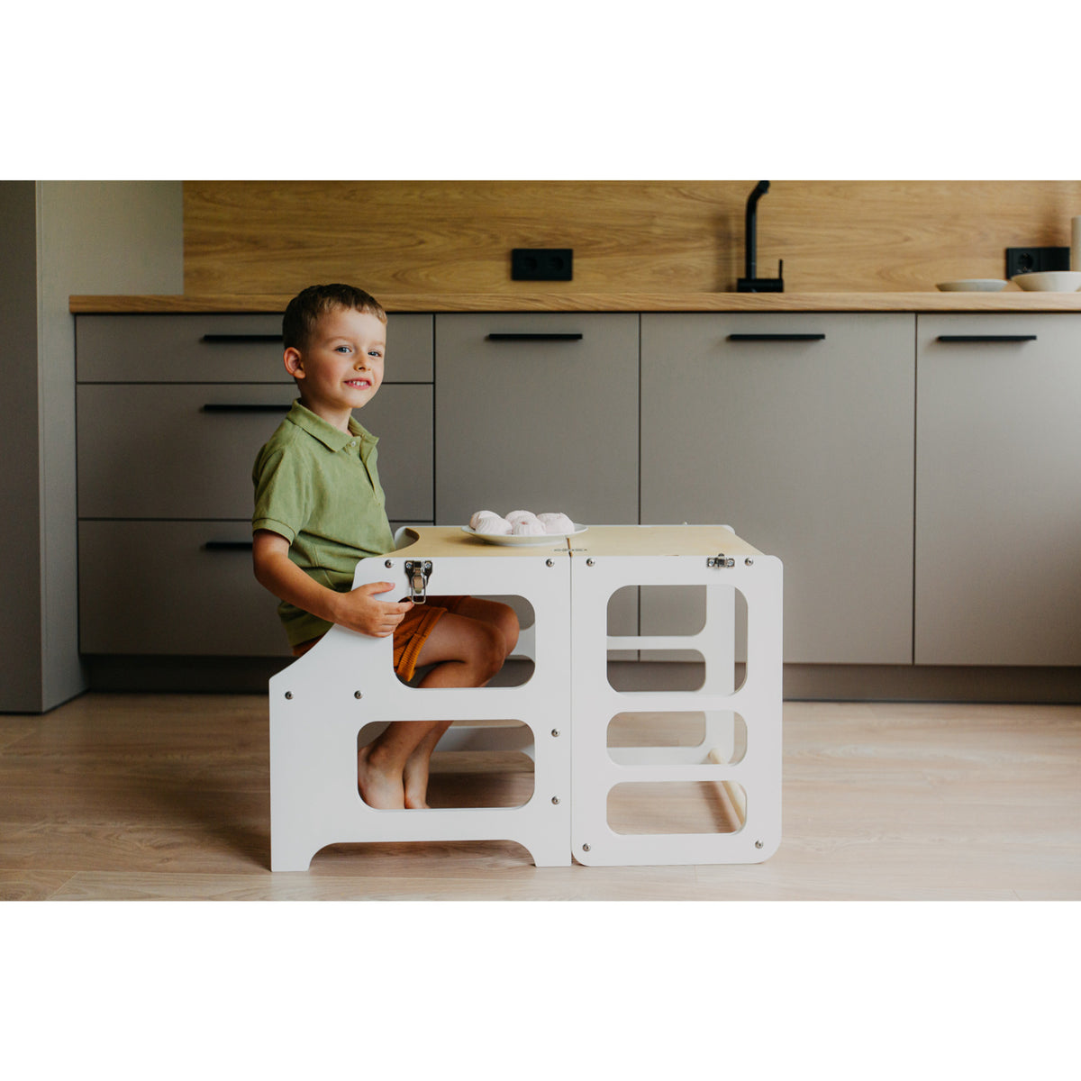 Duck Woodworks White Foldbar EC Tower
