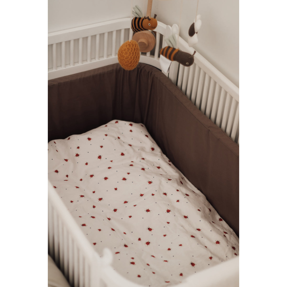Vanilla COPENHAGEN Wood Seng Bumper Cot
