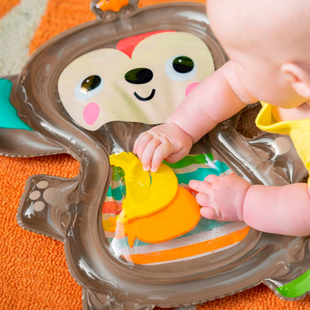 Bright Starts Hungry Monkey™ Activity Mat med vann