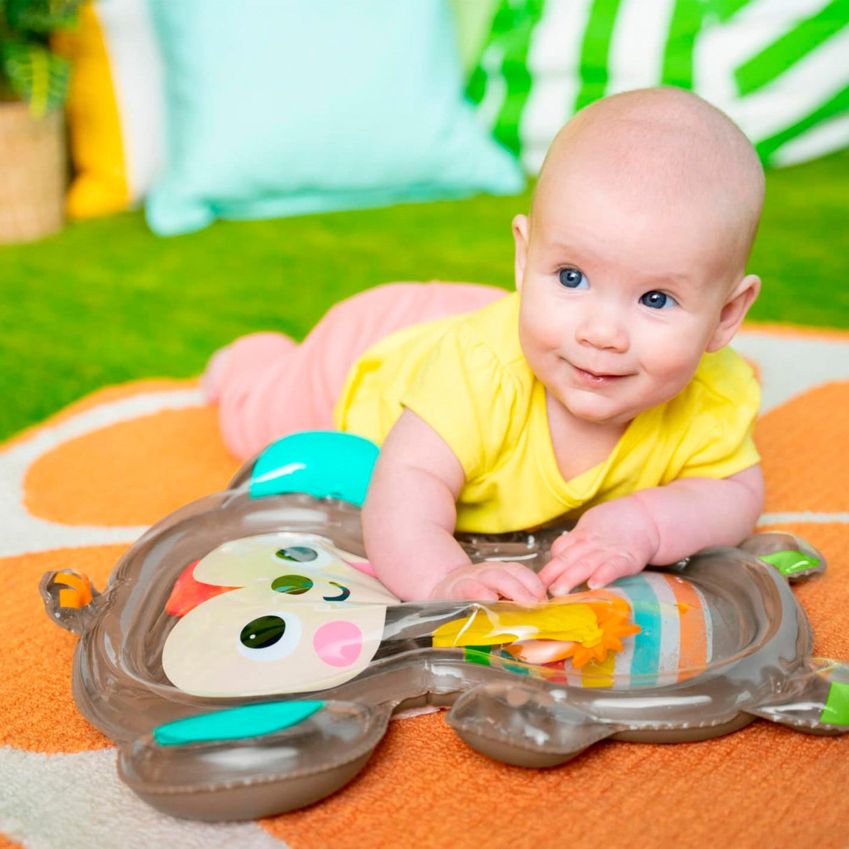 Bright Starts Hungry Monkey™ Activity Mat med vann