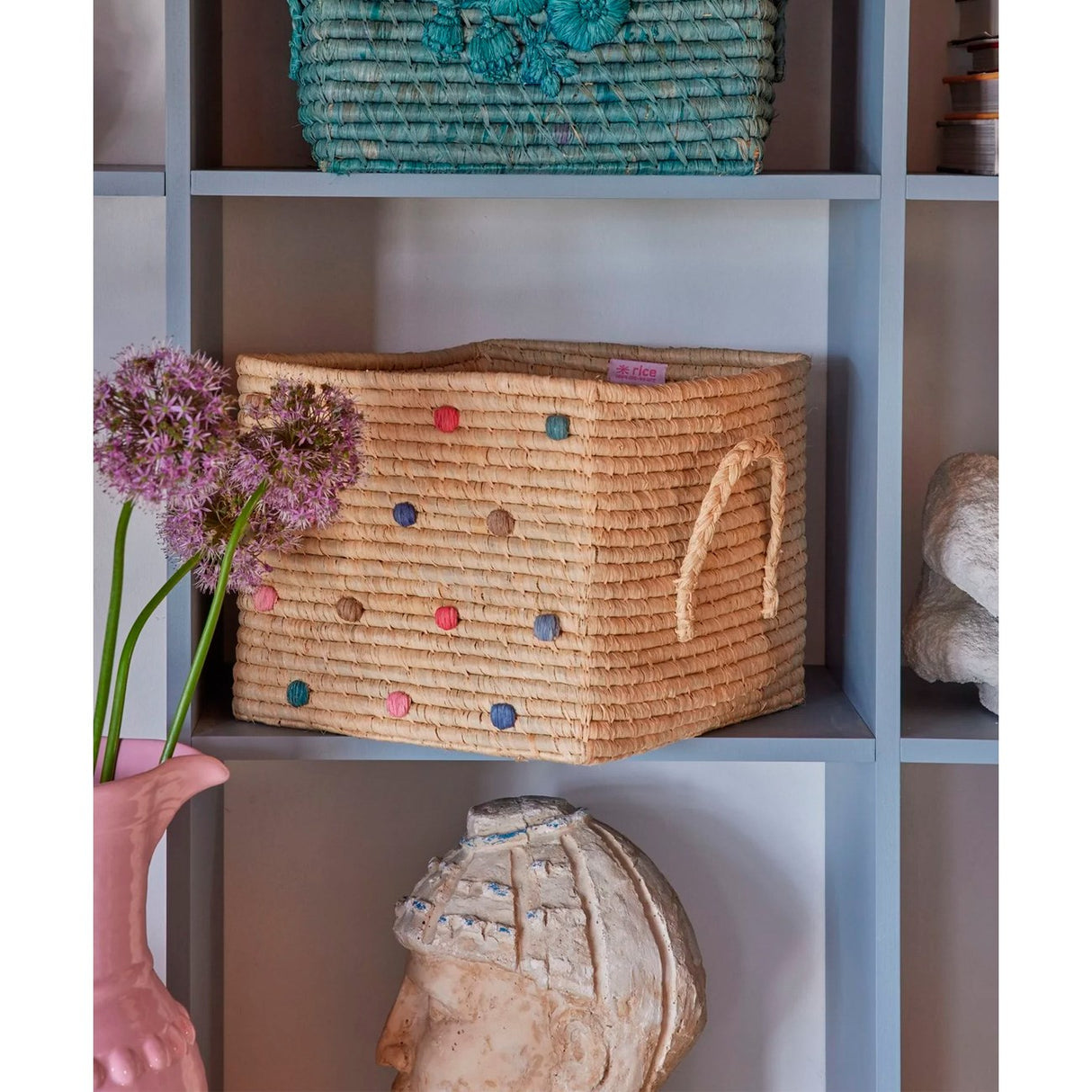 Rice Raffia Square Basket med 'A New York Minute' Dots - Raffia Håndtak