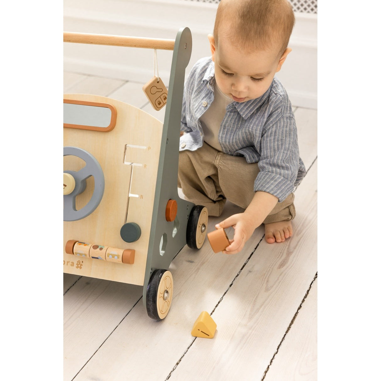 Sebra Wooden Activity Walker Bil