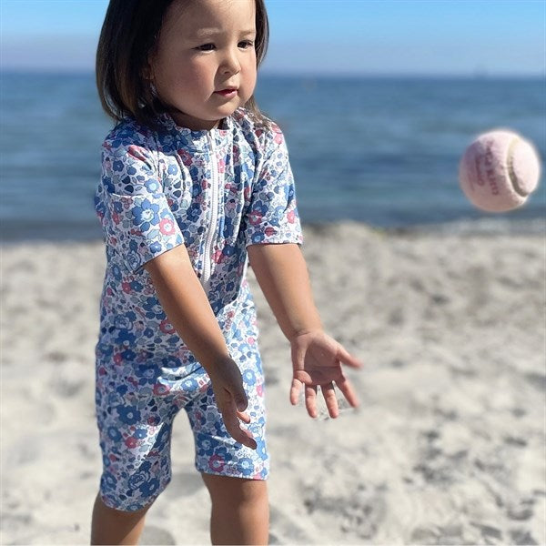 Petit Crabe Betsy B Natsu Heldrakt Liberty© fabric