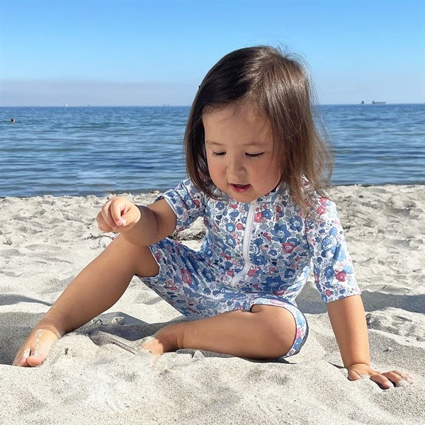 Petit Crabe Betsy B Natsu Heldrakt Liberty© fabric