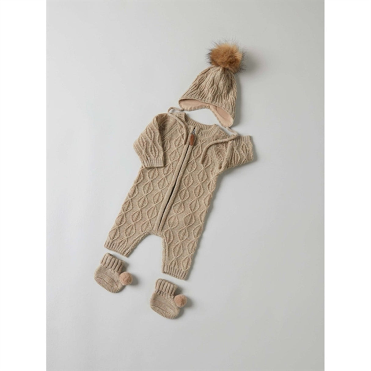 Name it White Pepper Wrilla Ull Strikk Lue