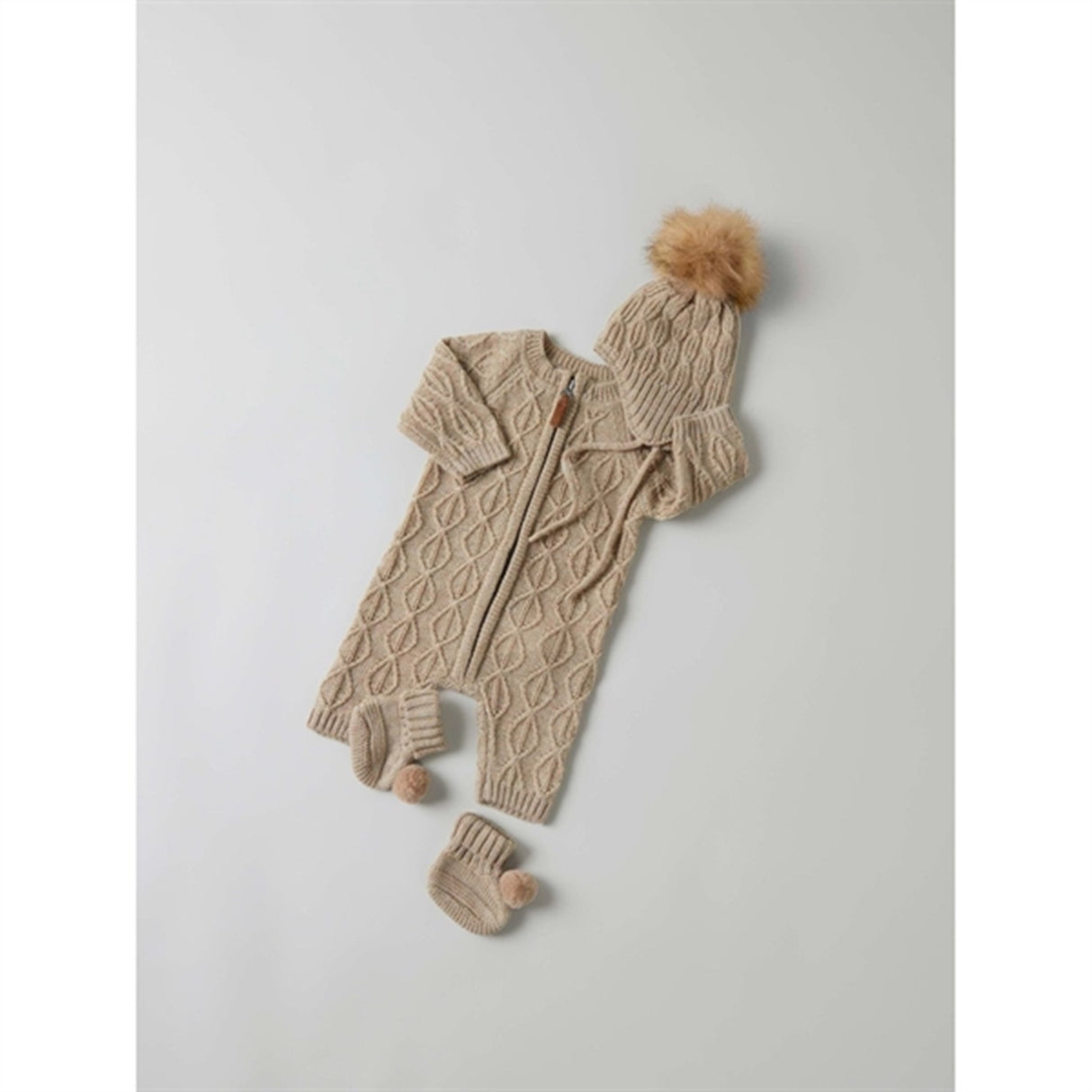 Name it White Pepper Wrilla Ull Strikk Lue