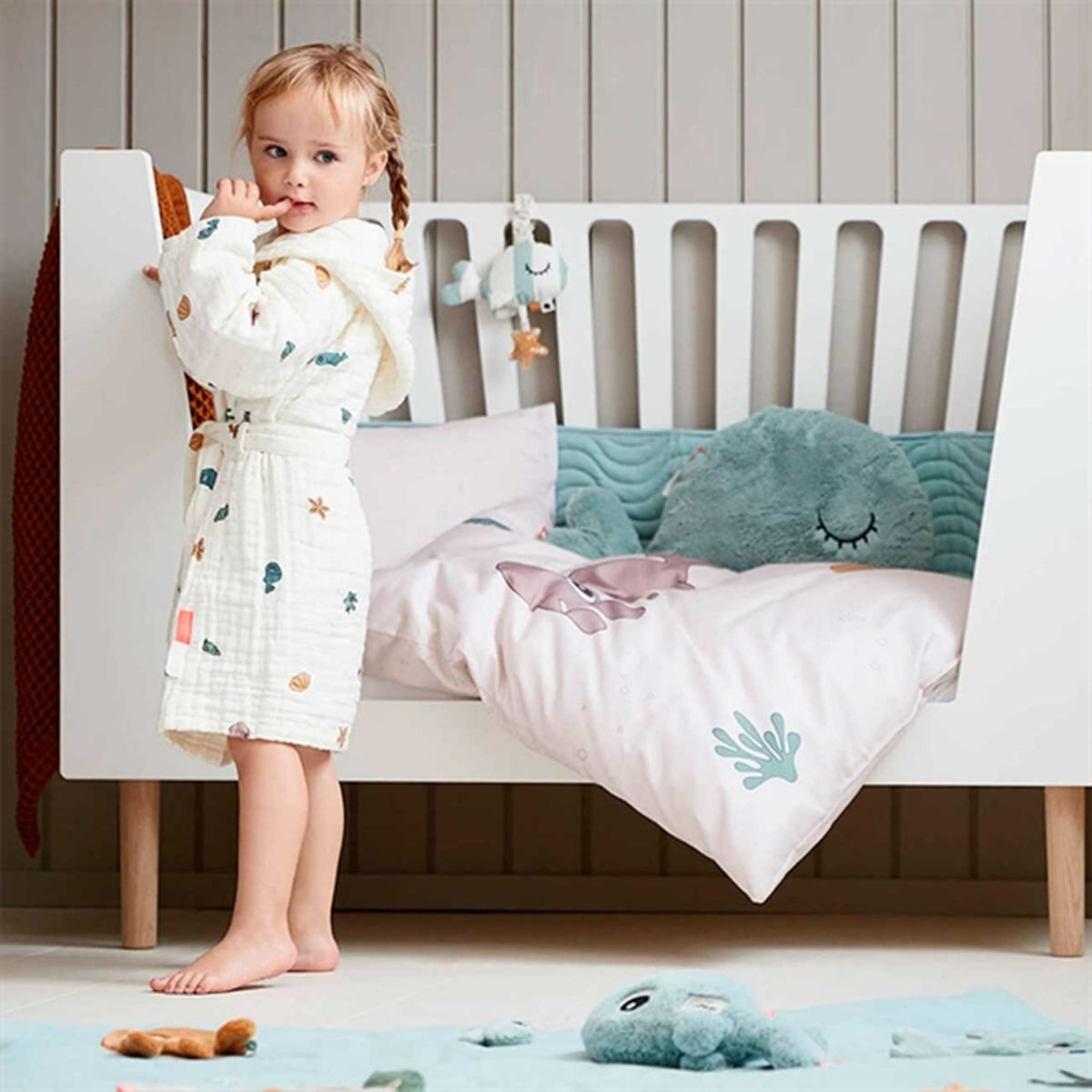 Done by Deer Quilted Bed Bumper M/Bindebånd Waves Blue