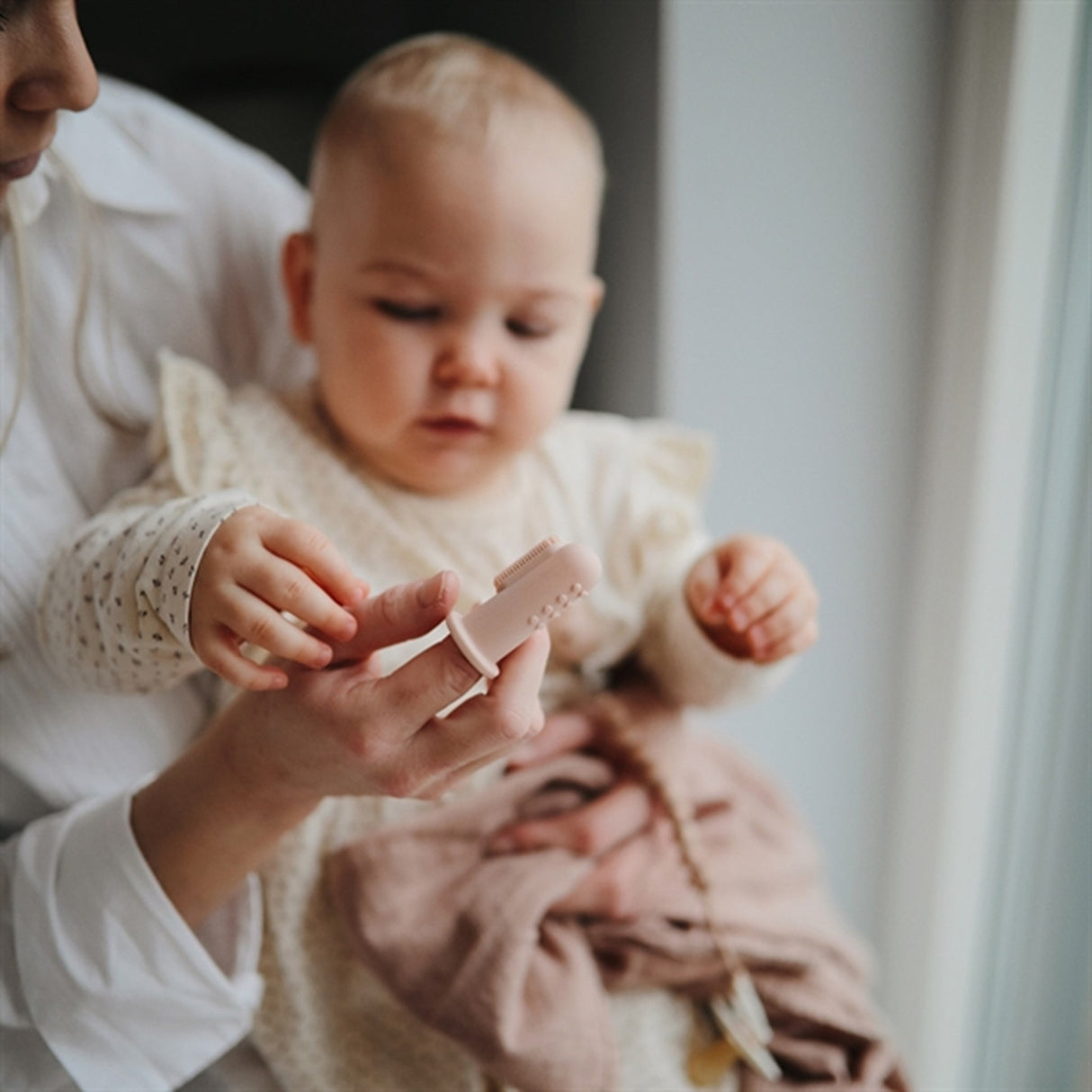 Mushie Finger Tannbørste 2-pakning Blush/Shifting Sand