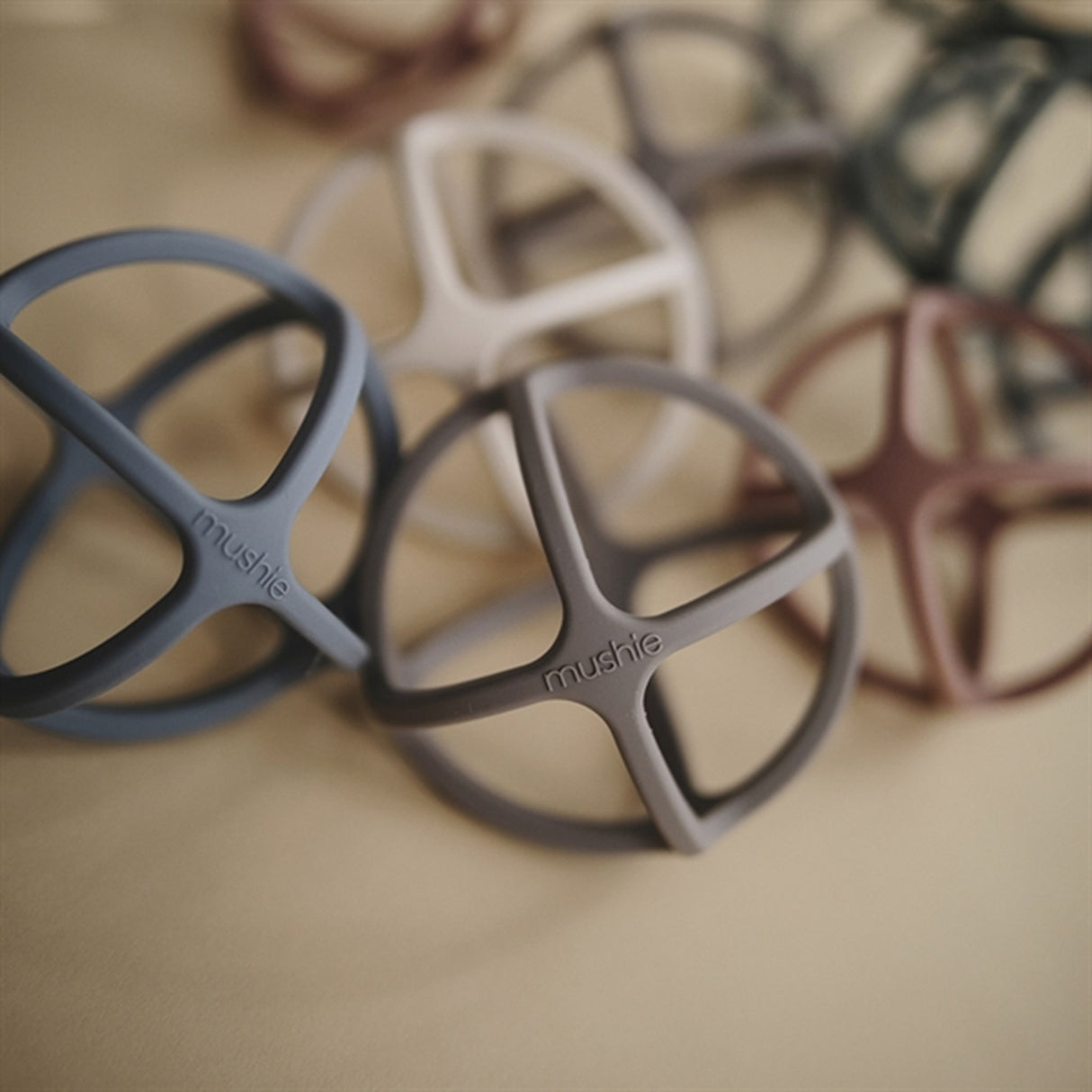 Mushie Bitre Ball Dove Gray