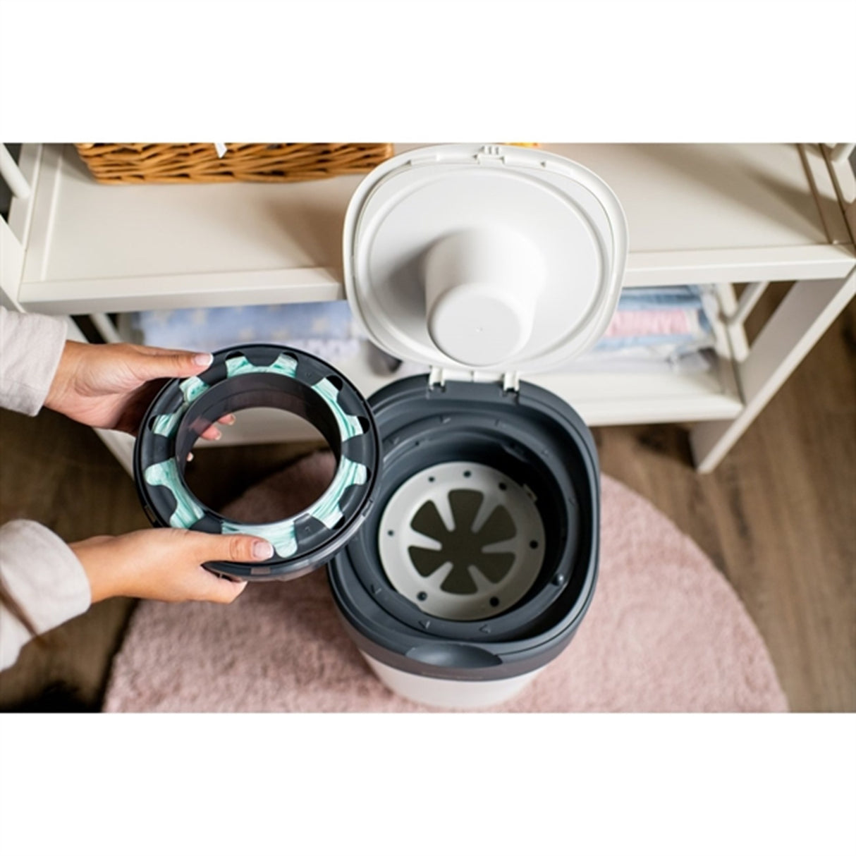 Tommee Tippee Twist & Click Bleiebøtte White