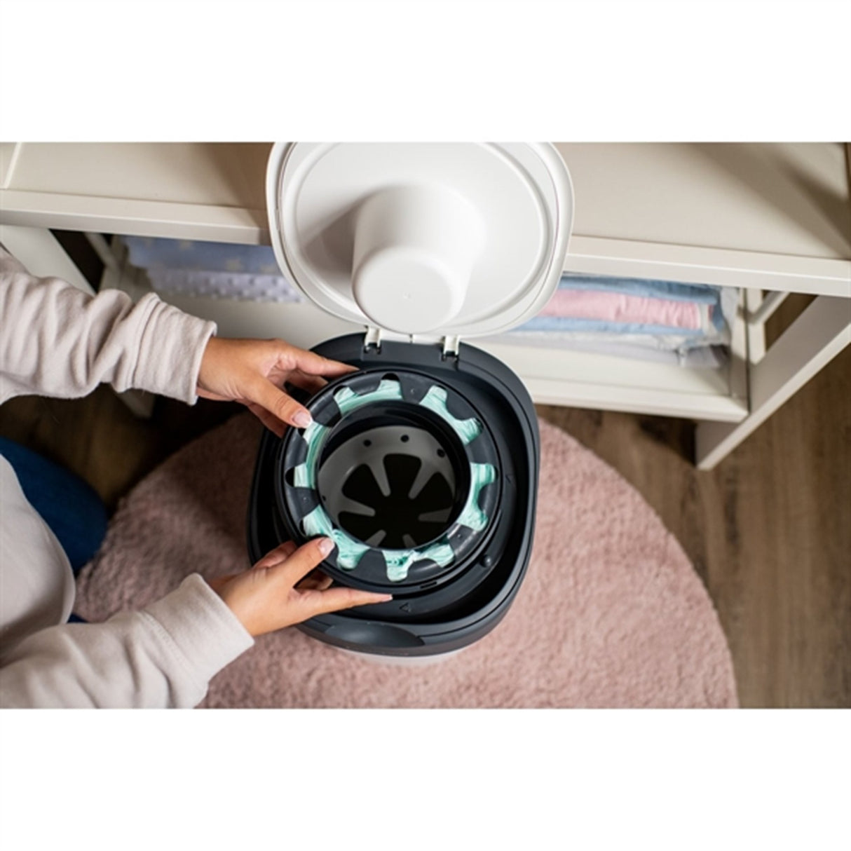 Tommee Tippee Twist & Click Bleiebøtte White