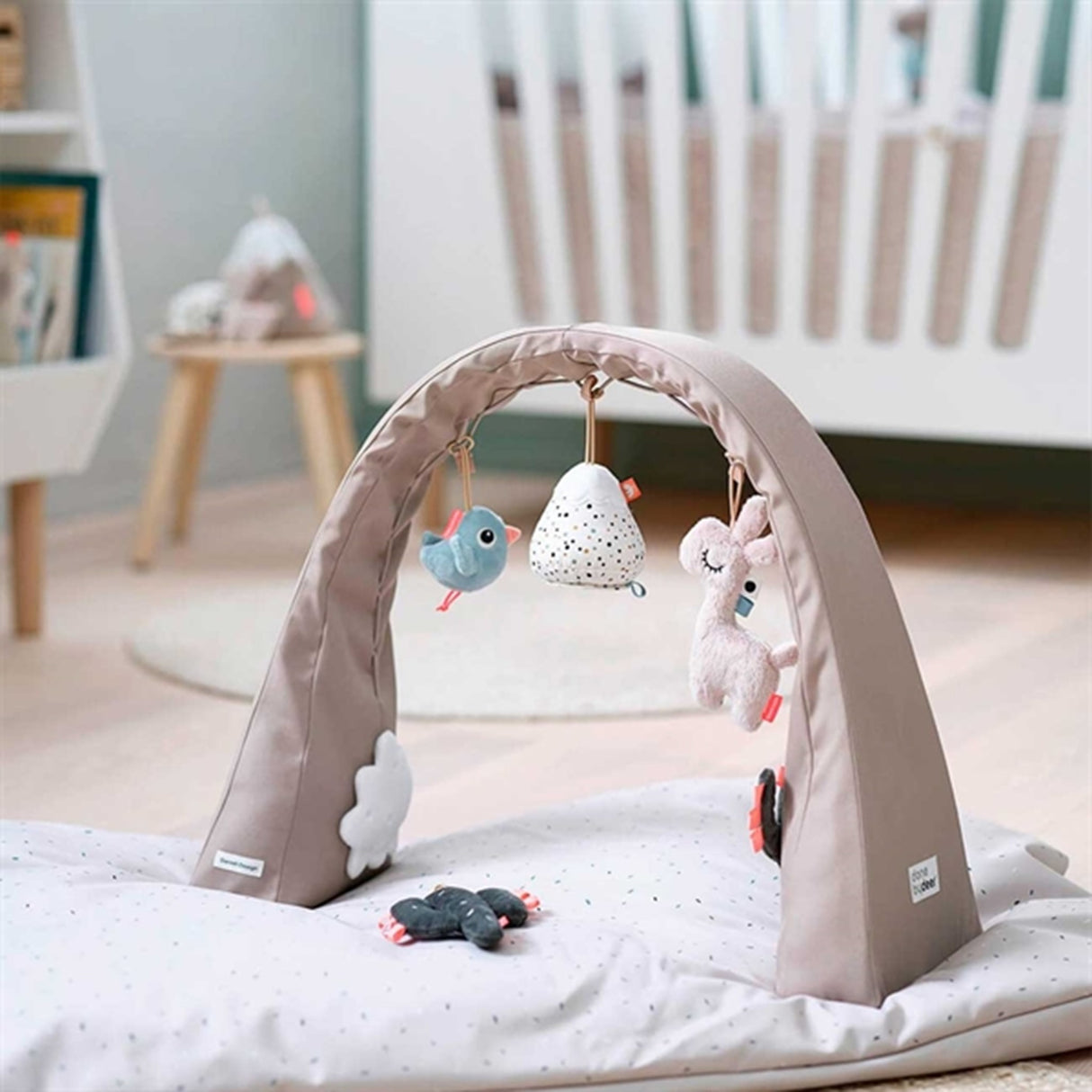 Done by Deer Aktivitetsbue Lalee Sand