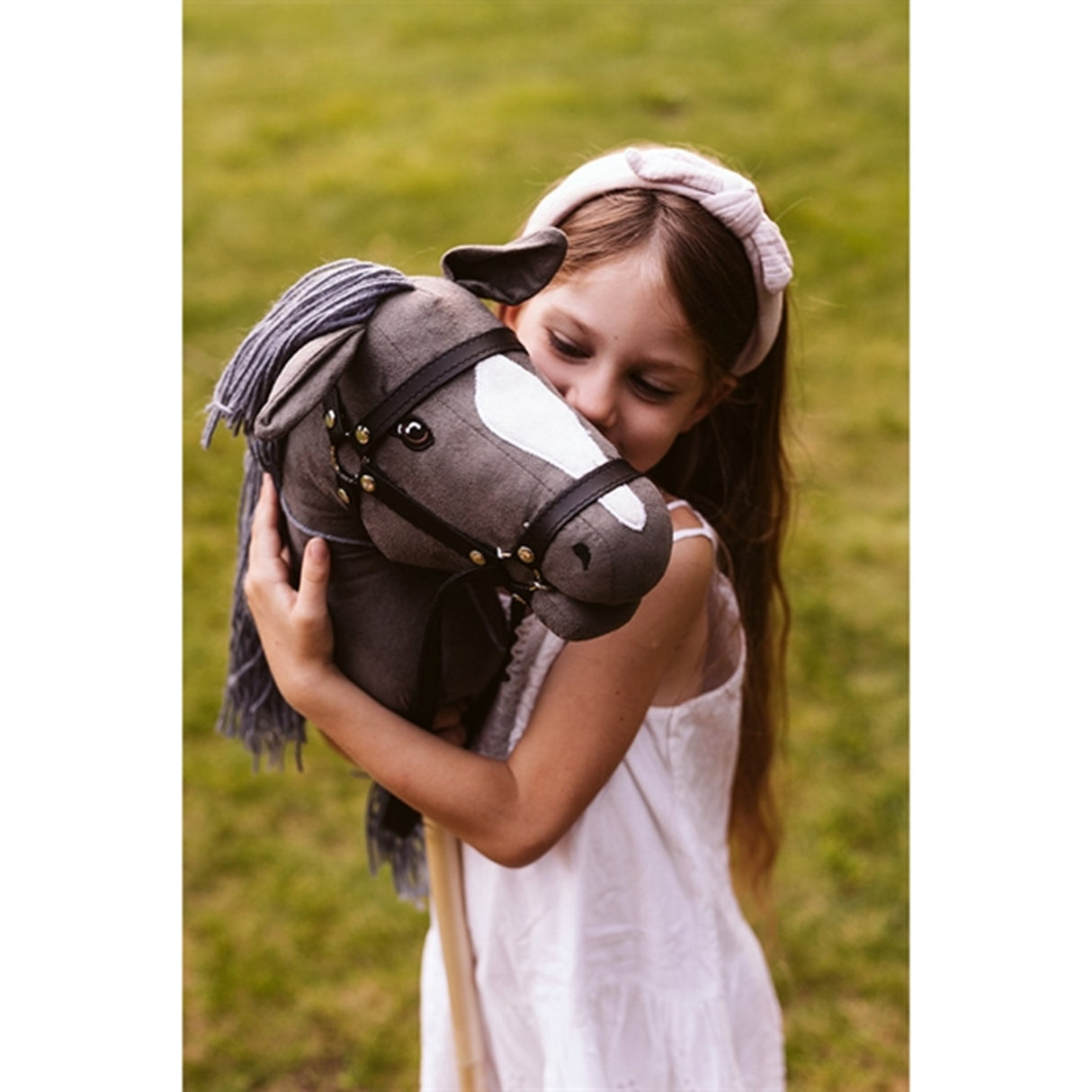 by Astrup Gal Heste med Åpen Munn Grå