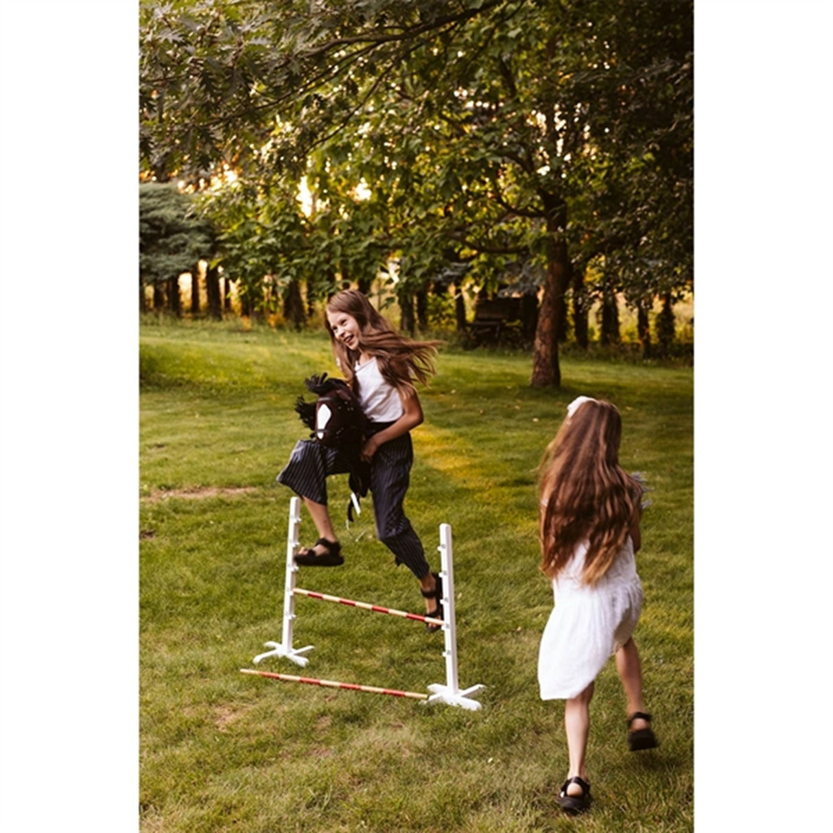 by Astrup Gal Heste med Åpen Munn Brun