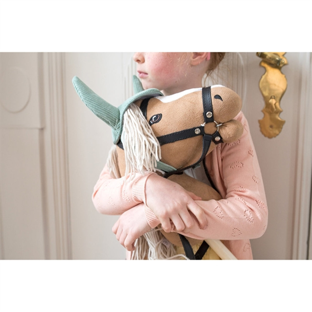 by Astrup Gal Heste med Åpen Munn Beige