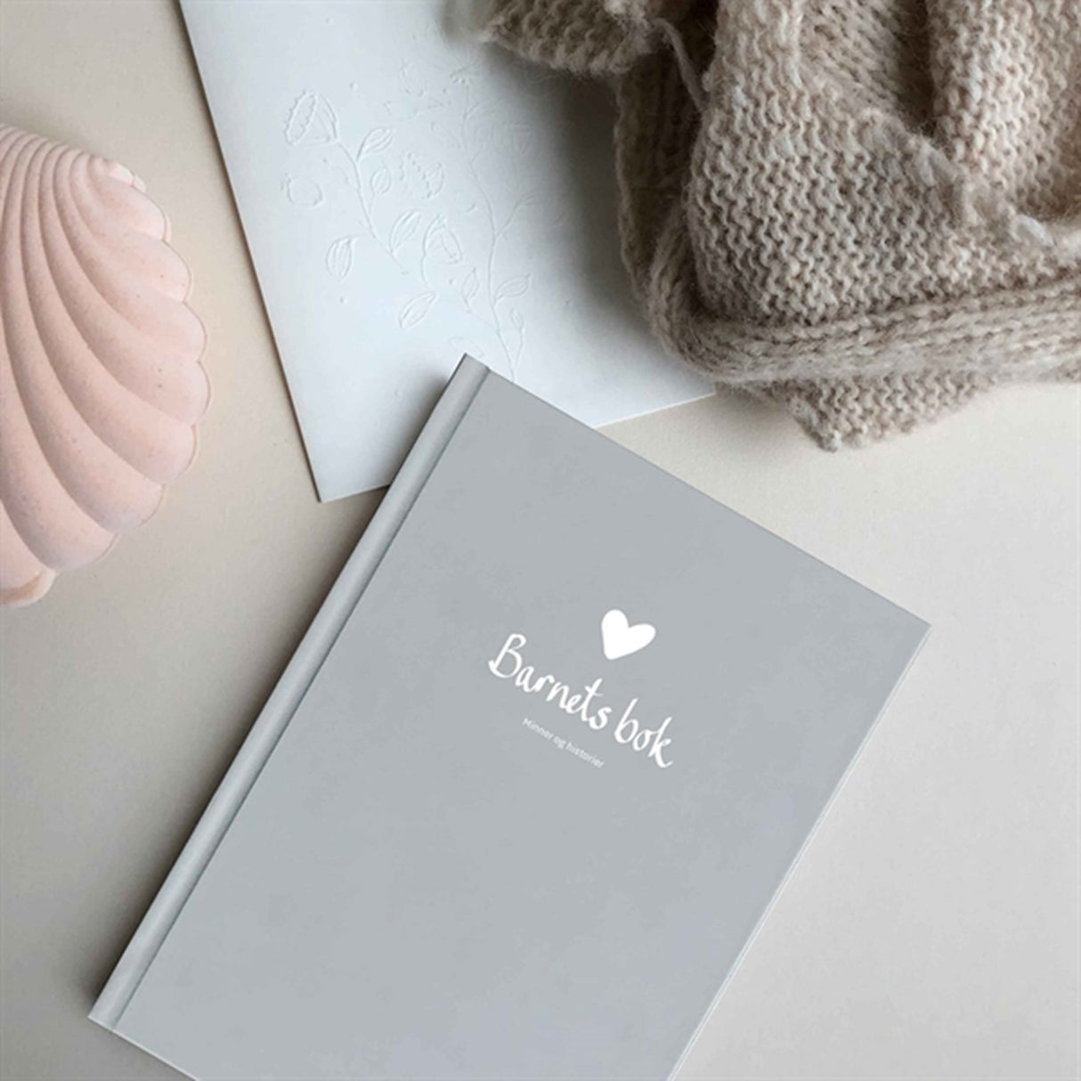 WITHWHITE Barnets Bok A5 Norsk