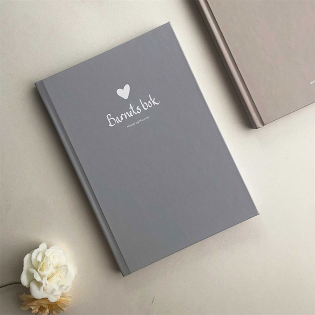 WITHWHITE Barnets Bok A5 Norsk