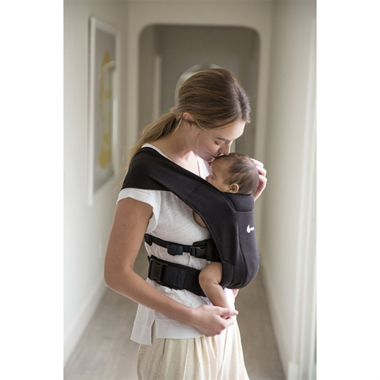 Ergobaby Embrace Pure black