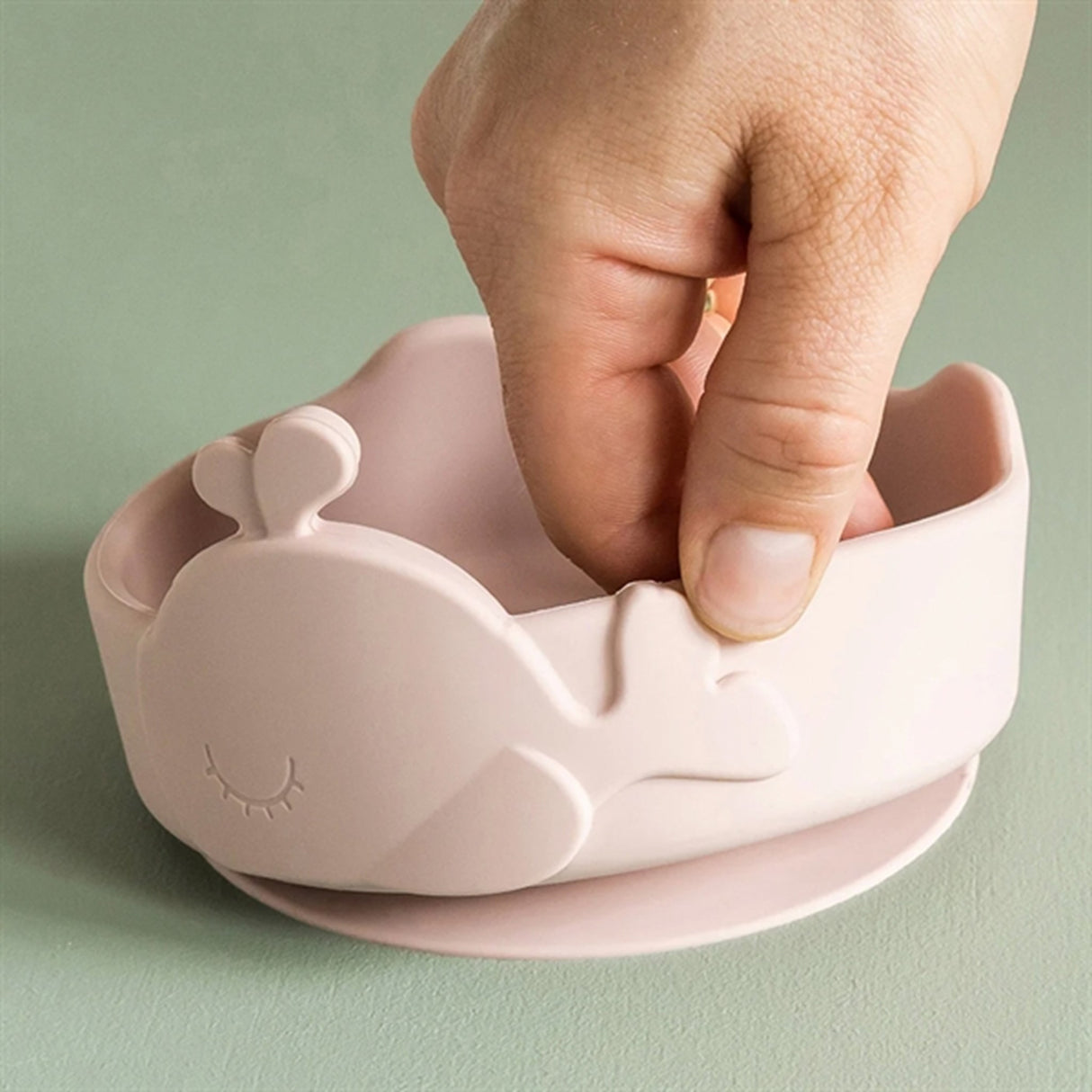 Done by Deer Silikone Stick & Stay Skål og Babyske Wally Powder