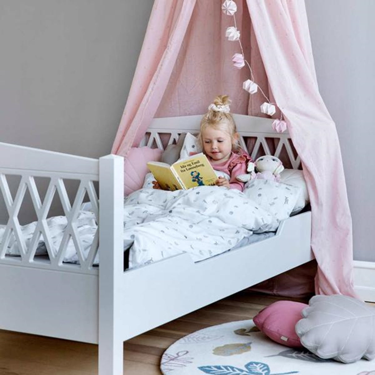 Cam Cam Copenhagen Circular Woolen Rug Pressed Leaves Rose