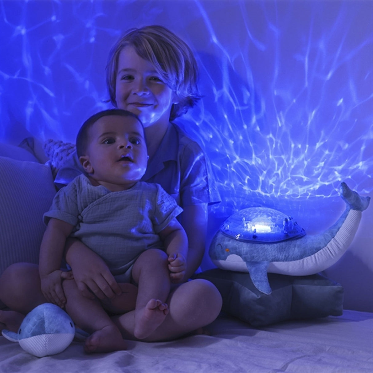 Cloud B Tranquil Whale Natlampe Blue