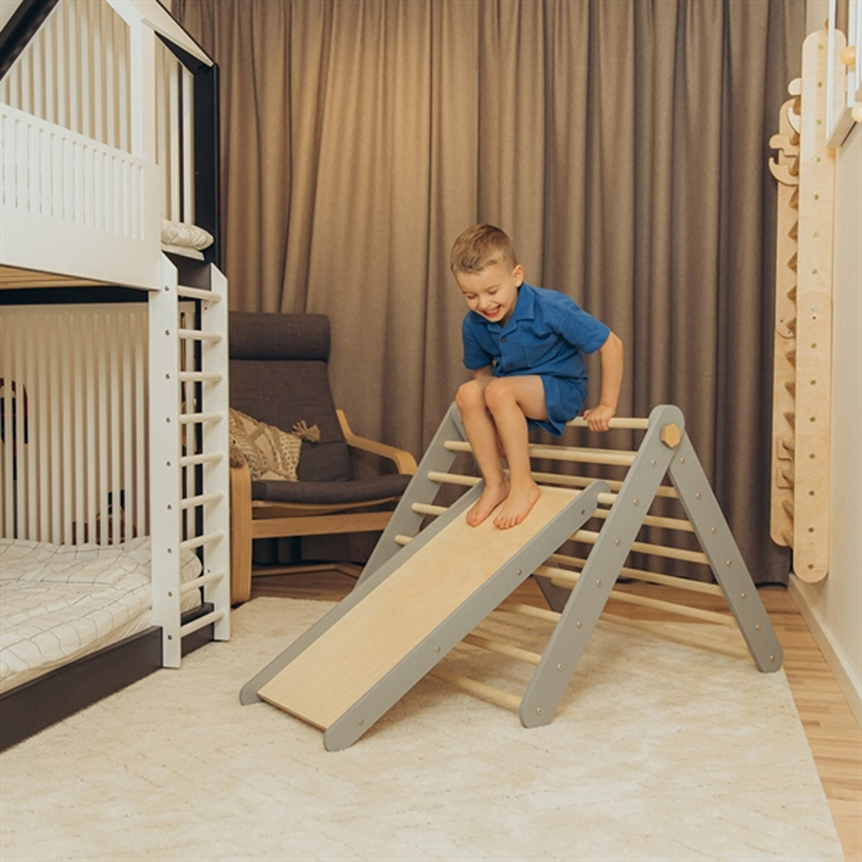 Duck Woodworks Children Wardrobe with Drawers 4