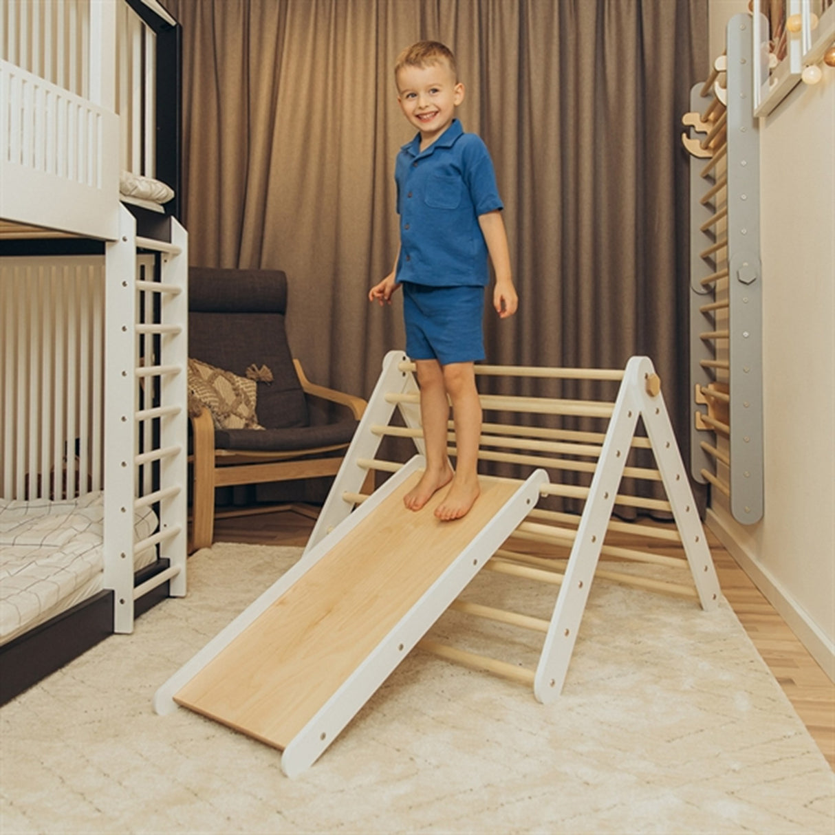 Duck Woodworks Children Wardrobe with Drawers 3