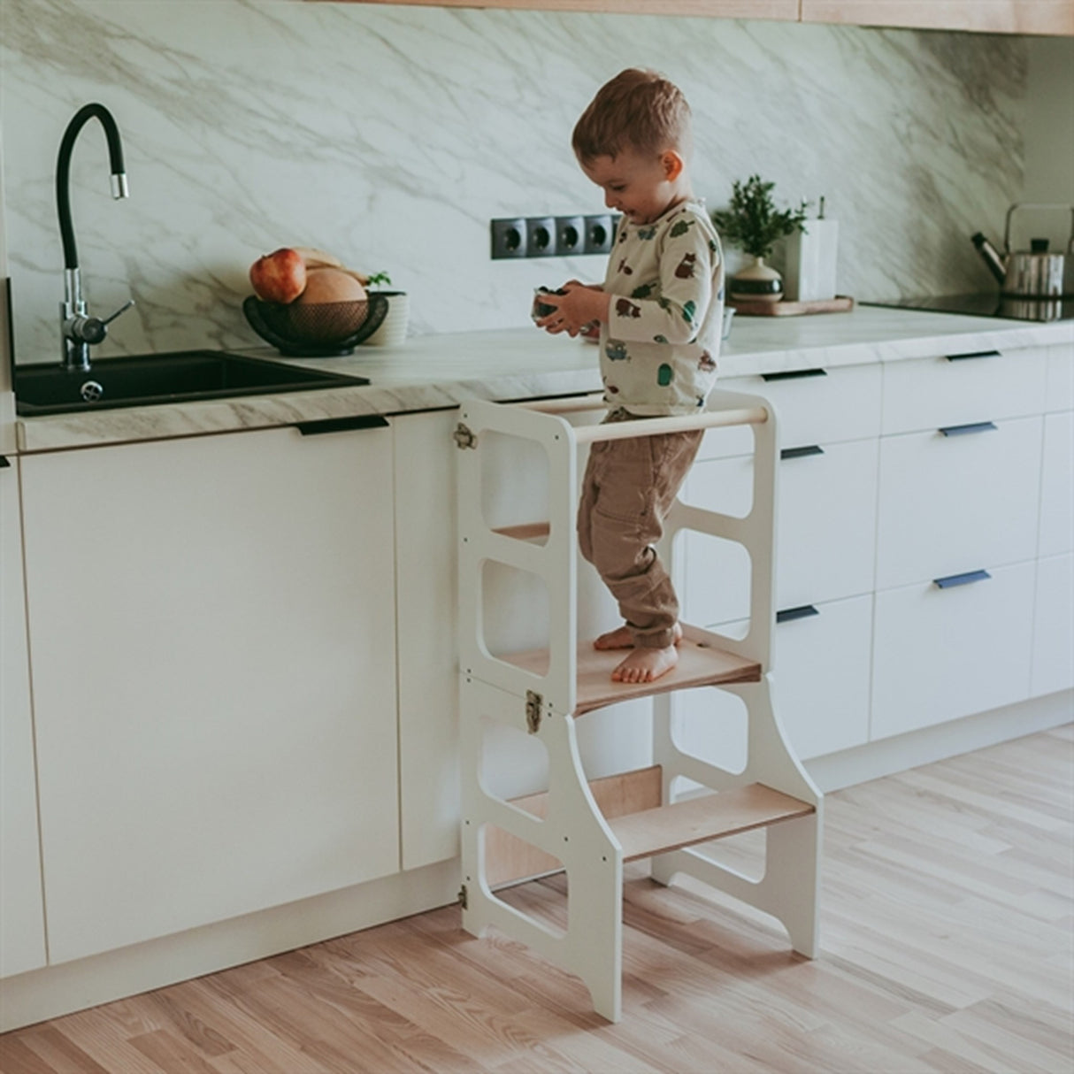 Duck Woodworks Foldable Kitchen Tower w. Slide White 6