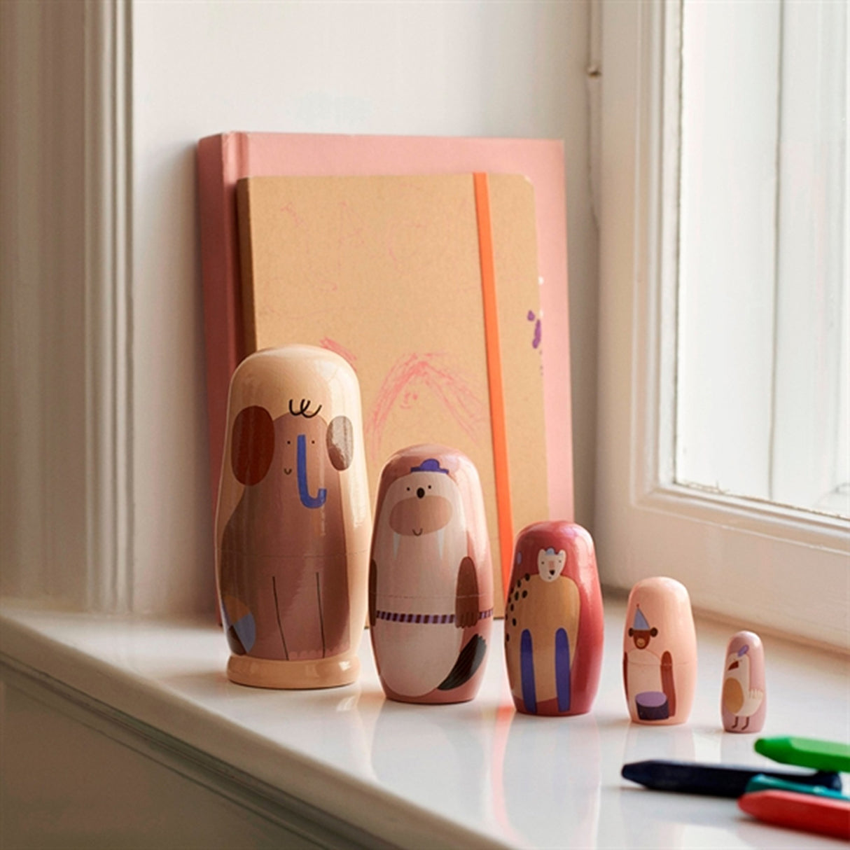 Ferm Living Critter Babushka Dukke Blek-Gul