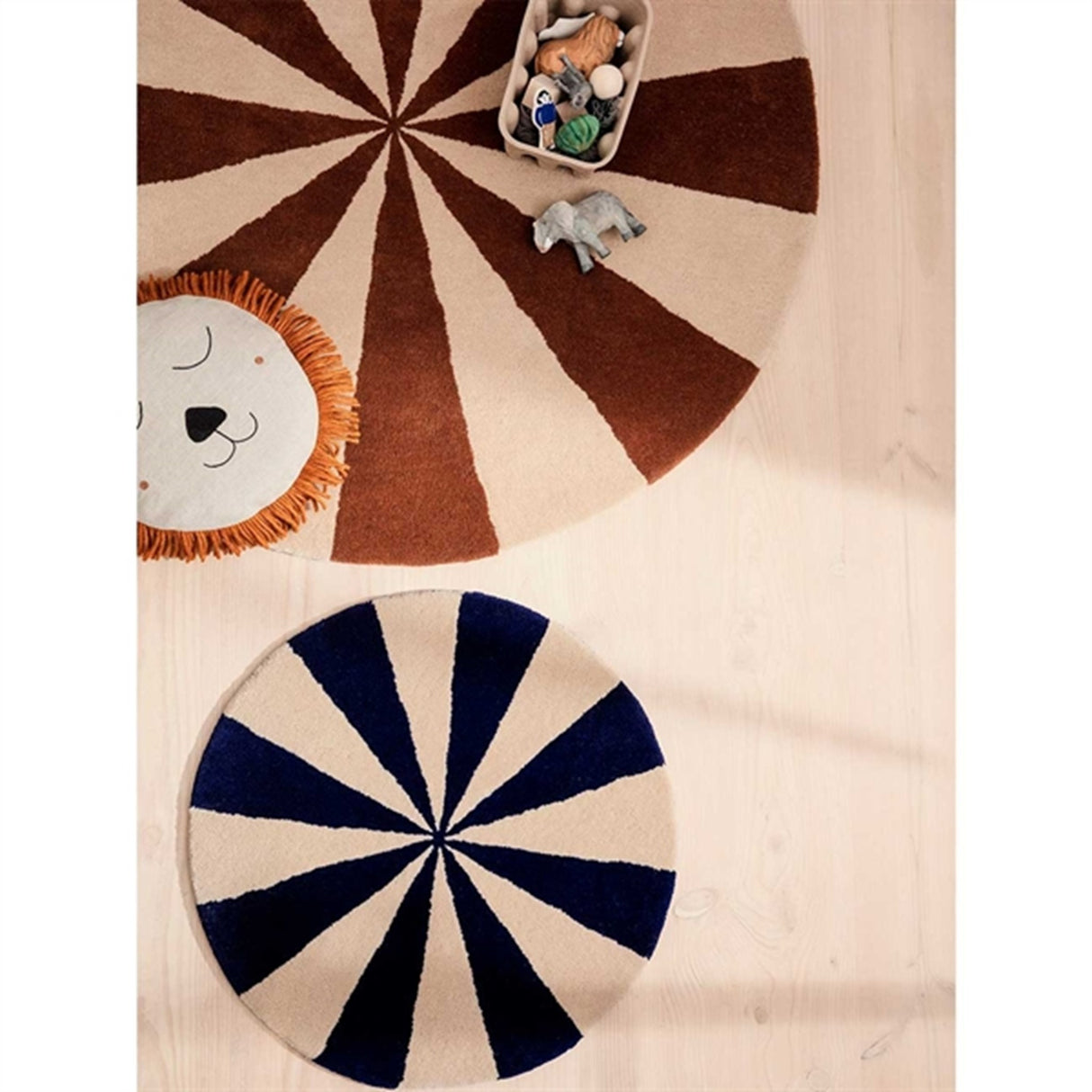 Ferm Living Arch Tuftet Tæppe Bright Blue/Offwhite Small