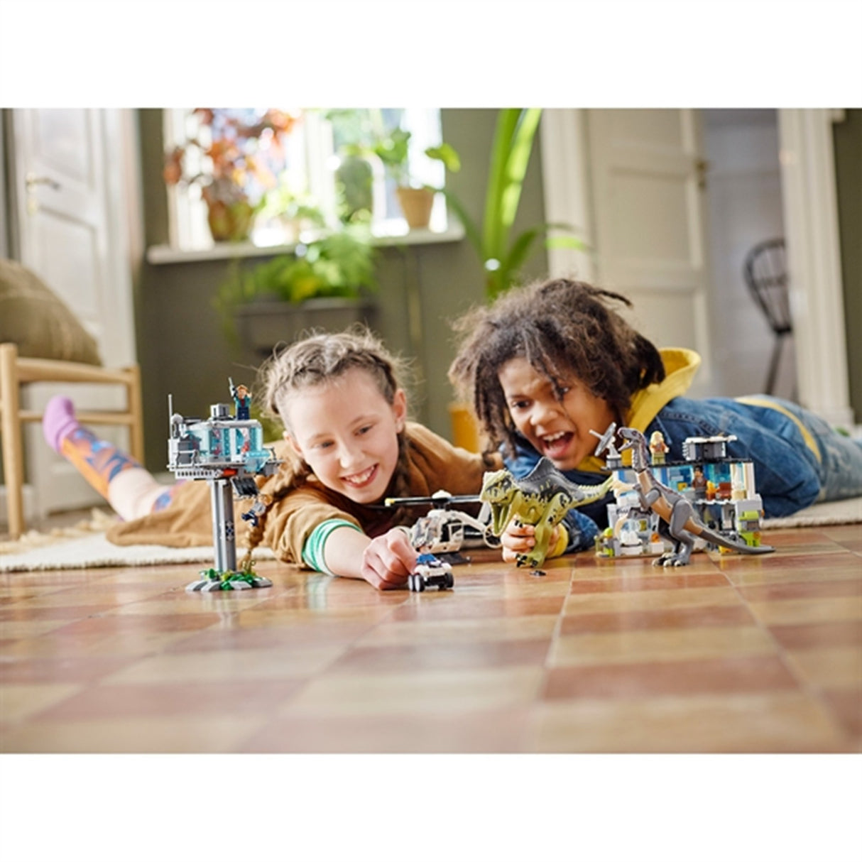 LEGO® Jurassic World™ Giganotosaurus og Therizinosaurus Angriper