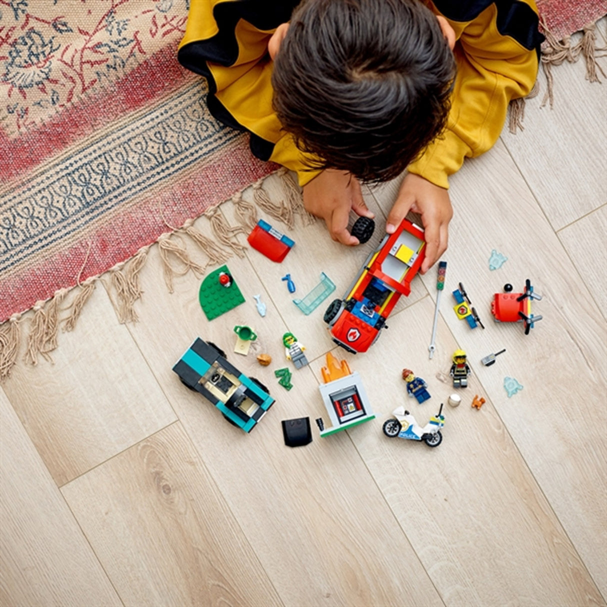 LEGO® City Politijakt- og Brannslukkingssett