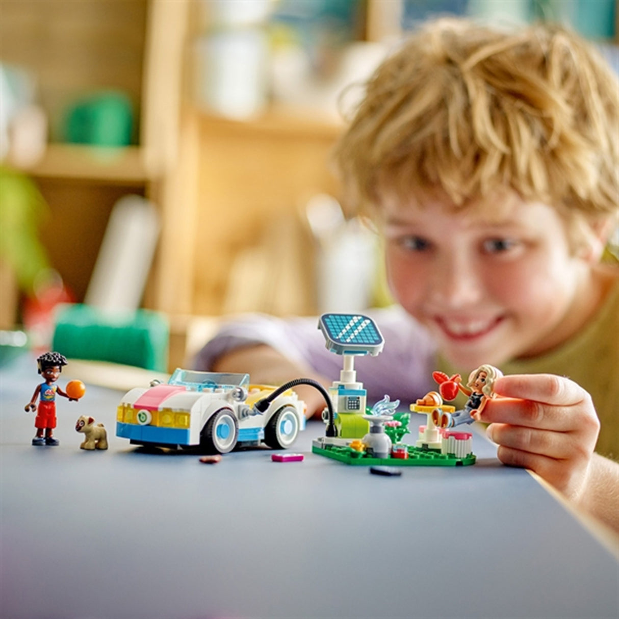 LEGO® Friends Elbil og Ladestasjon
