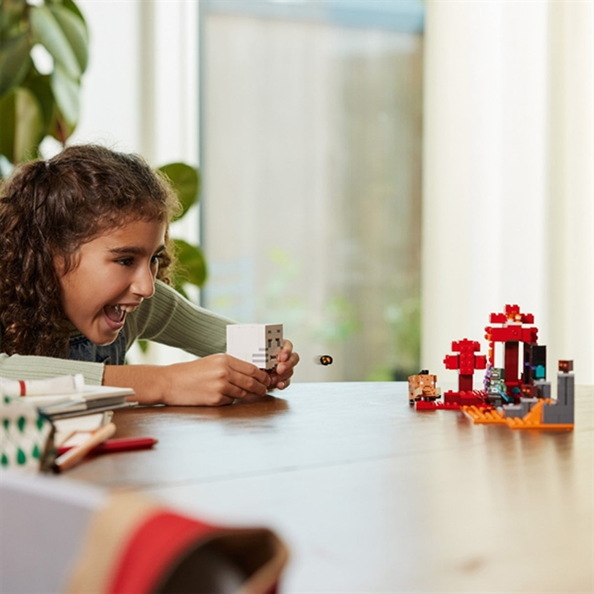 LEGO® Minecraft® Bakholdsangrep ved Underverdenportalen