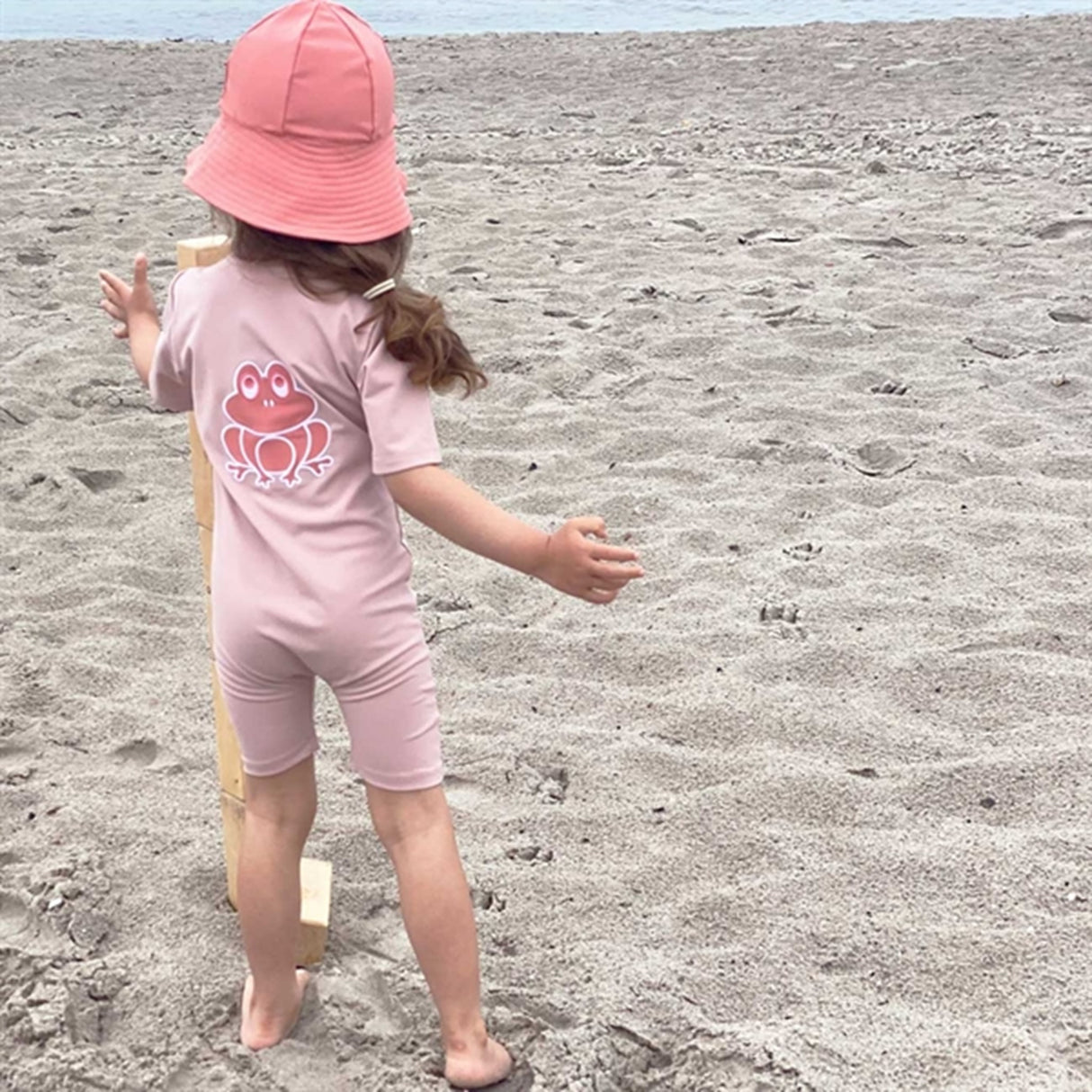 Petit Crabe Rose Nude Noe Frog Heldragt m. Lynlås