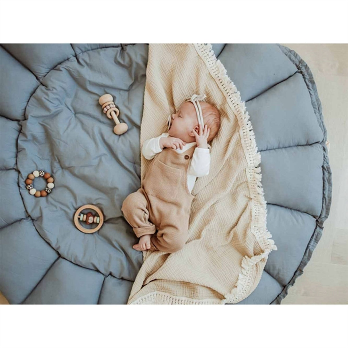 Play&Go 3-i-1 Leketeppe Organic Bloom Dusty Blue