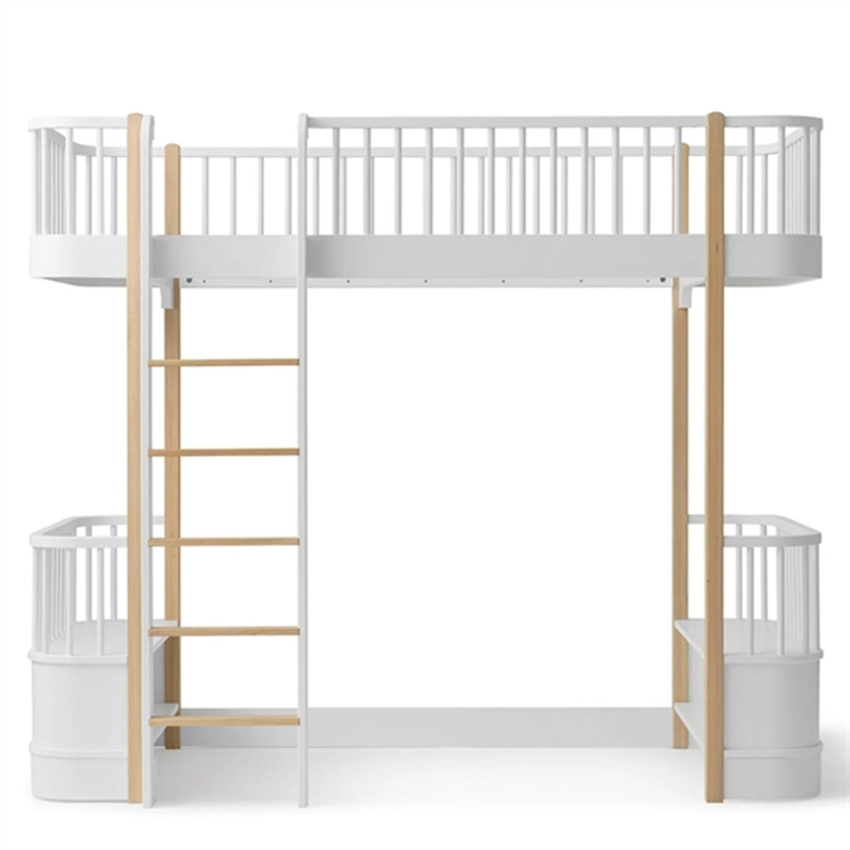 Oliver Furniture Wood Højseng med loddrett stige hvit