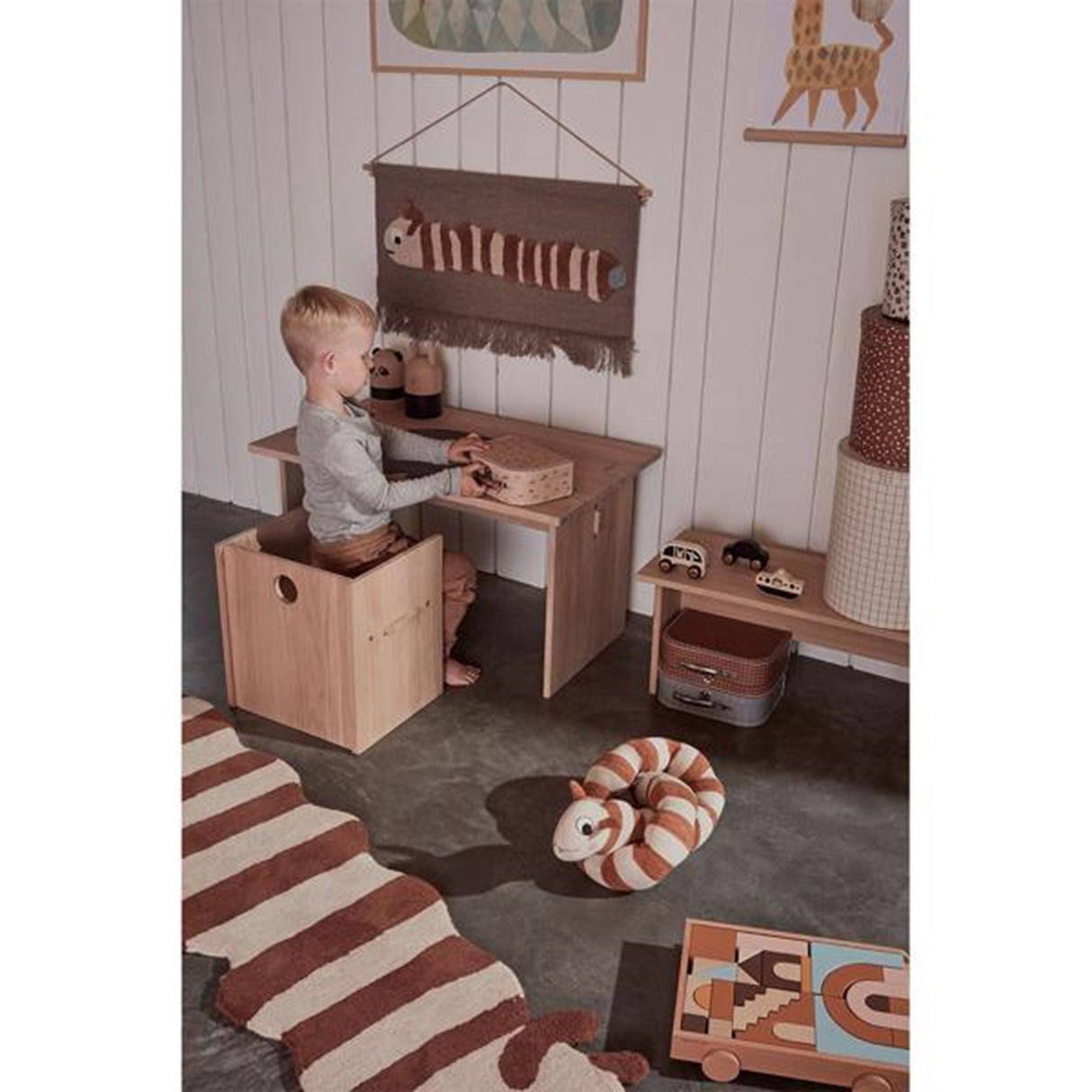 OYOY Veggfeste Leo Larva