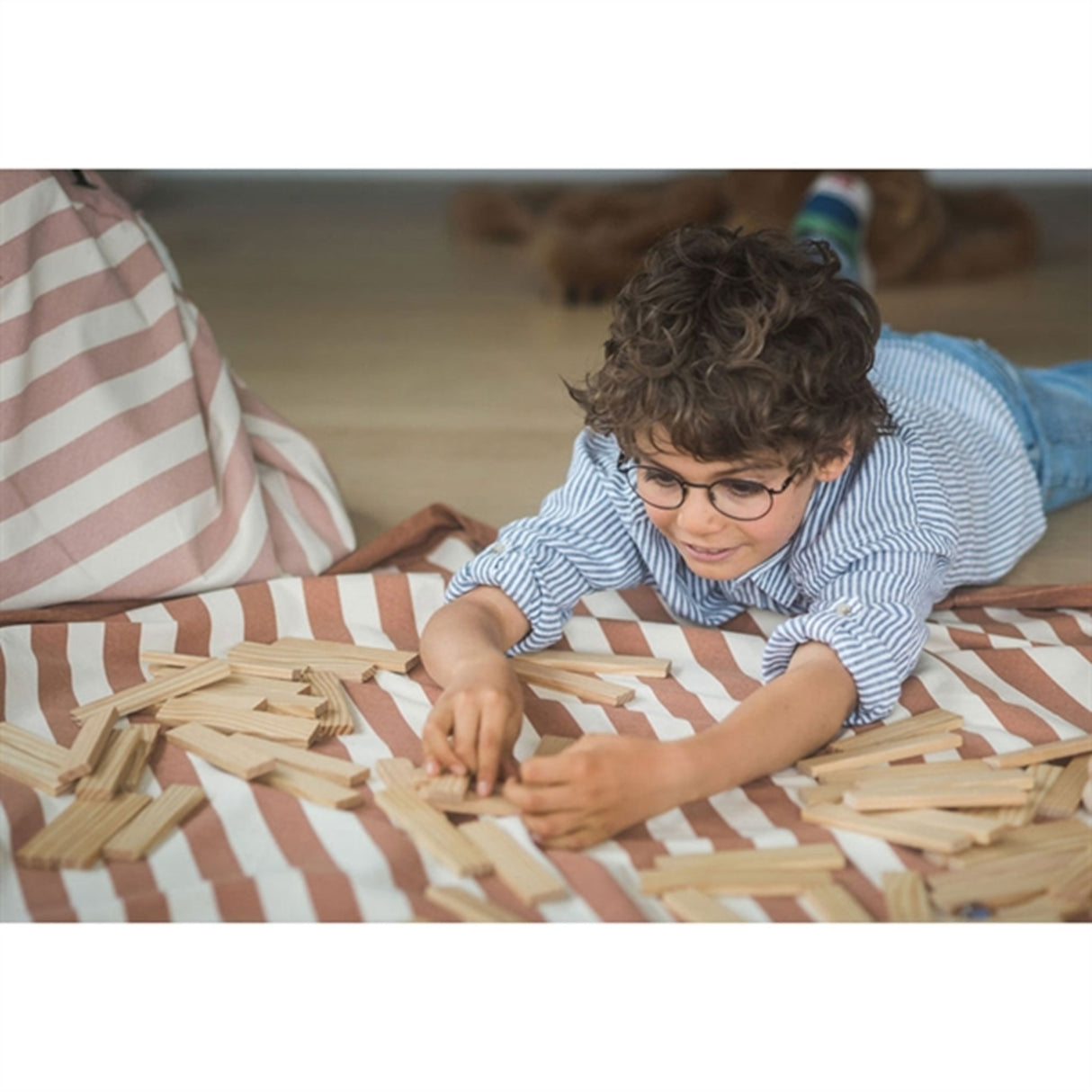 Play&Go 2-i-1 Leketeppe Stripes Brown